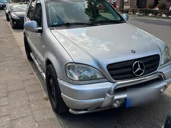 Grau Gebraucht 2000 Mercedes ML320 SUV | 5.500 €
