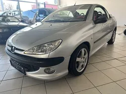 Grau Gebraucht 2003 Peugeot 206 CC Platinum Cabrio | 2.490 € (Etwas zu teuer)