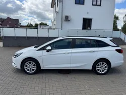 Weiß Gebraucht 2018 Opel Astra Edition Kombi | 7.900 € (Superpreis)