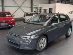 Grau Gebraucht 2022 VW Golf VIII Life Limousine | 20.900 € (Fairer Preis)