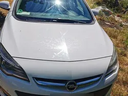 Weiß Gebraucht 2012 Opel Astra Kombi | 6.700 €
