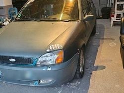 Grau Gebraucht 2001 Ford Fiesta Ghia Limousine | 2.500 € (Etwas zu teuer)