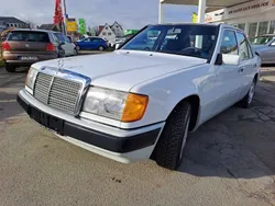 Weiß Gebraucht 1992 Mercedes E260 Limousine | 9.900 €