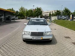 Silber Gebraucht 1994 Mercedes C180 Limousine | 2.999 €