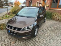 Braun Gebraucht 2015 VW Touran Trendline Van / Kleinbus | 12.900 € (Etwas zu teuer)