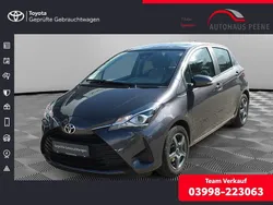 Grau Gebraucht 2017 Toyota Yaris Comfort Limousine | 12.650 € (Teuer)