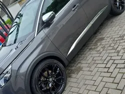 Grau Gebraucht 2018 Peugeot 5008 GT Van / Kleinbus | 22.490 € (Guter Preis)