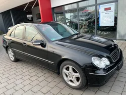 Schwarz Gebraucht 2003 Mercedes C220 Avantgarde Limousine | 10.777 €