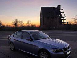 Blau Gebraucht 2009 BMW 318 Limousine | 5.850 €