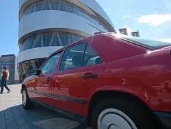 Rot Gebraucht 1987 Mercedes E300 Limousine | 15.678 €