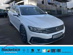 Oryxweiß perlmutteffekt (metallic) Gebraucht 2022 VW Passat Kombi | 24.990 € (Fairer Preis)