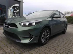 Experience green (metallic) Gebraucht 2024 Kia Ceed Sportswagon Kombi | 24.990 € (Guter Preis)