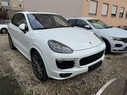 Weiß Gebraucht 2016 Porsche Cayenne SUV | 31.900 € (Etwas zu teuer)