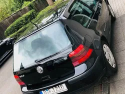 Schwarz Gebraucht 2001 VW Golf IV Basis Limousine | 2.400 € (Fairer Preis)
