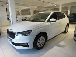 Weiß Gebraucht 2024 Skoda Fabia Selection Kleinwagen | 19.990 € (Fairer Preis)