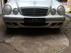 Grau Gebraucht 2000 Mercedes E270 Elegance Limousine | 2.700 € (Guter Preis)
