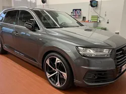 Grau Gebraucht 2015 Audi Q7 Sport SUV | 28.500 € (Fairer Preis)
