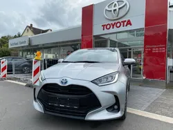 Silber Gebraucht 2023 Toyota Yaris Hybrid Team Kleinwagen | 22.990 € (Fairer Preis)