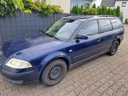 Blau Gebraucht 2004 VW Passat Kombi | 500 € (Superpreis)