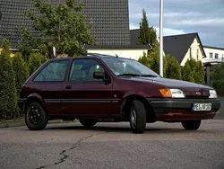 Rot Gebraucht 1991 Ford Fiesta Kleinwagen | 1.500 €