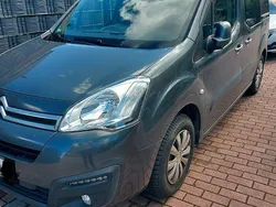 Grau Gebraucht 2016 Citroën Berlingo SELECTION Van / Kleinbus | 12.490 € (Teuer)