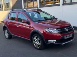 Rot Gebraucht 2015 Dacia Sandero Prestige Kleinwagen | 6.700 € (Fairer Preis)