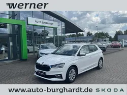 Candyweiss Gebraucht 2024 Skoda Fabia Essence Kleinwagen | 16.490 € (Superpreis)