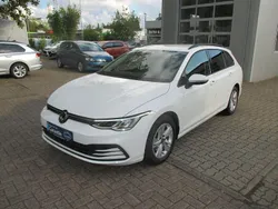Weiß Gebraucht 2023 VW Golf VIII Life Kombi | 22.444 € (Fairer Preis)