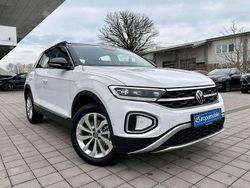 Pure white mit dach in ... Gebraucht 2023 VW T-Roc Style SUV | 26.701 € (Fairer Preis)