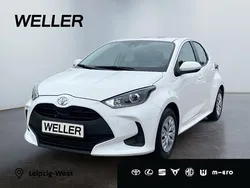 Weiss Gebraucht 2022 Toyota Yaris Basis Kleinwagen | 14.690 € (Fairer Preis)