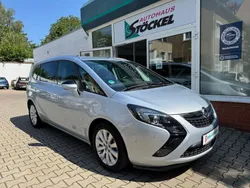 Blau Gebraucht 2016 Opel Zafira Tourer Innovation Van / Kleinbus | 13.990 € (Fairer Preis)
