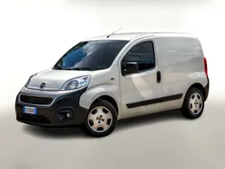 Grau Gebraucht 2024 Fiat Fiorino Van / Kleinbus | 17.788 € (Etwas zu teuer)