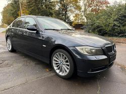 Blau Gebraucht 2007 BMW 330 Limousine | 4.400 € (Superpreis)