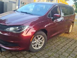 Rot Gebraucht 2022 Chrysler Voyager Van / Kleinbus | 29.999 €
