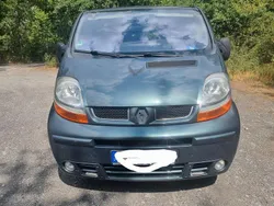 Grün Gebraucht 2004 Renault Trafic Privilege Van | 3.899 € (Fairer Preis)