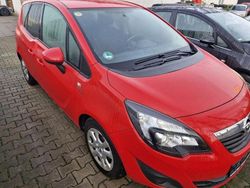 Magmarot Gebraucht 2011 Opel Meriva Design Edition Van / Kleinbus | 6.490 € (Etwas zu teuer)