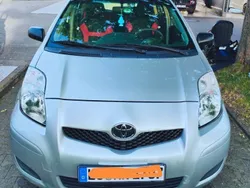 Silber Gebraucht 2009 Toyota Yaris Luna Limousine | 3.890 € (Fairer Preis)
