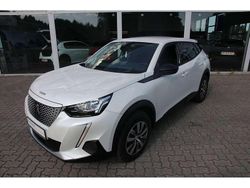 Weiß perlmutt metallic Gebraucht 2022 Peugeot e-2008 Active SUV | 19.990 € (Fairer Preis)