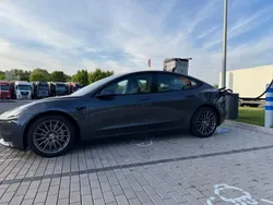 Grau Gebraucht 2021 Tesla Model 3 Limousine | 27.500 € (Guter Preis)