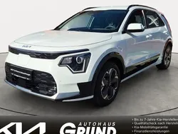 (ud) schneeweiss Gebraucht 2023 Kia e-Niro 4 SUV | 26.490 € (Fairer Preis)