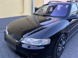 Schwarz Gebraucht 2002 Opel Vectra Kombi | 4.900 €