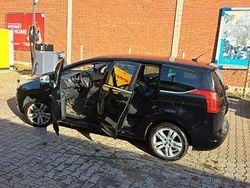 Schwarz Gebraucht 2012 Peugeot 5008 Family Van / Kleinbus | 3.300 € (Fairer Preis)