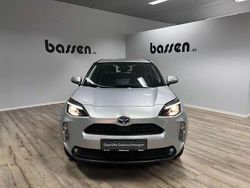 Schimmering silber metallic Gebraucht 2021 Toyota Yaris Hybrid Comfort SUV | 19.750 € (Superpreis)