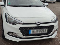 Weiß Gebraucht 2016 Hyundai i20 Active Limousine | 5.900 € (Superpreis)