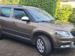 Braun Gebraucht 2015 Skoda Yeti Outdoor Cool Edition SUV | 7.500 €