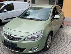 Grün Gebraucht 2011 Opel Astra Edition Limousine | 4.250 € (Fairer Preis)