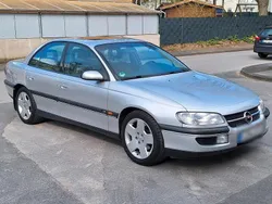 Silber Gebraucht 1997 Opel Omega Limousine | 5.500 €