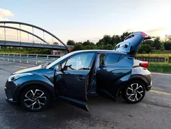 Grau Gebraucht 2019 Toyota C-HR Team SUV | 16.450 € (Guter Preis)
