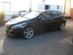 Schwarz Gebraucht 2015 Volvo V40 You! Kombi | 10.850 € (Fairer Preis)