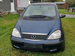 Blau Gebraucht 2002 Mercedes A140 Kleinwagen | 2.500 €